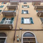 아파트 Guesthost - One Step Away From The Historic Center Lovely Flats *