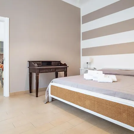 Guesthost - Two Lovely Aparments - One Step Away From The Historic Center *