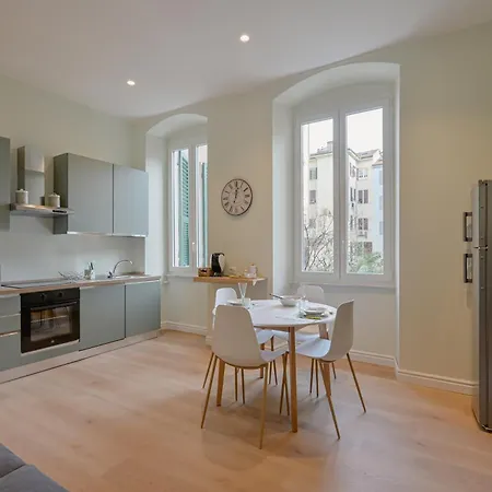 Guesthost - One Step Away From The Historic Center Lovely Flats 아파트