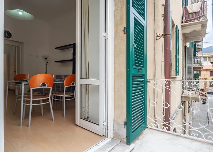 Guesthost - One Step Away From The Historic Center Lovely Flats Apartment La Spezia